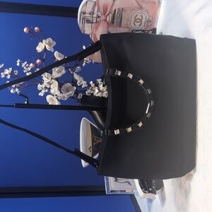 Salvatore Ferragamo Vara Black Handbag/Shoulder Bag
